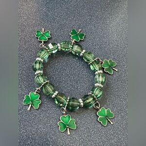 3 GREEN CLOVER 🍀 ST PATRICKS IRISH CHARM STRETCH BRACELET